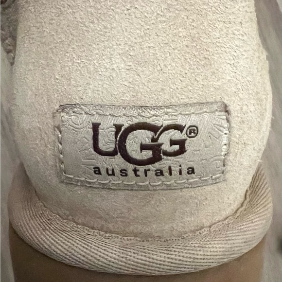 UGG tall Bailey 3 button boots - Picture 1 of 6